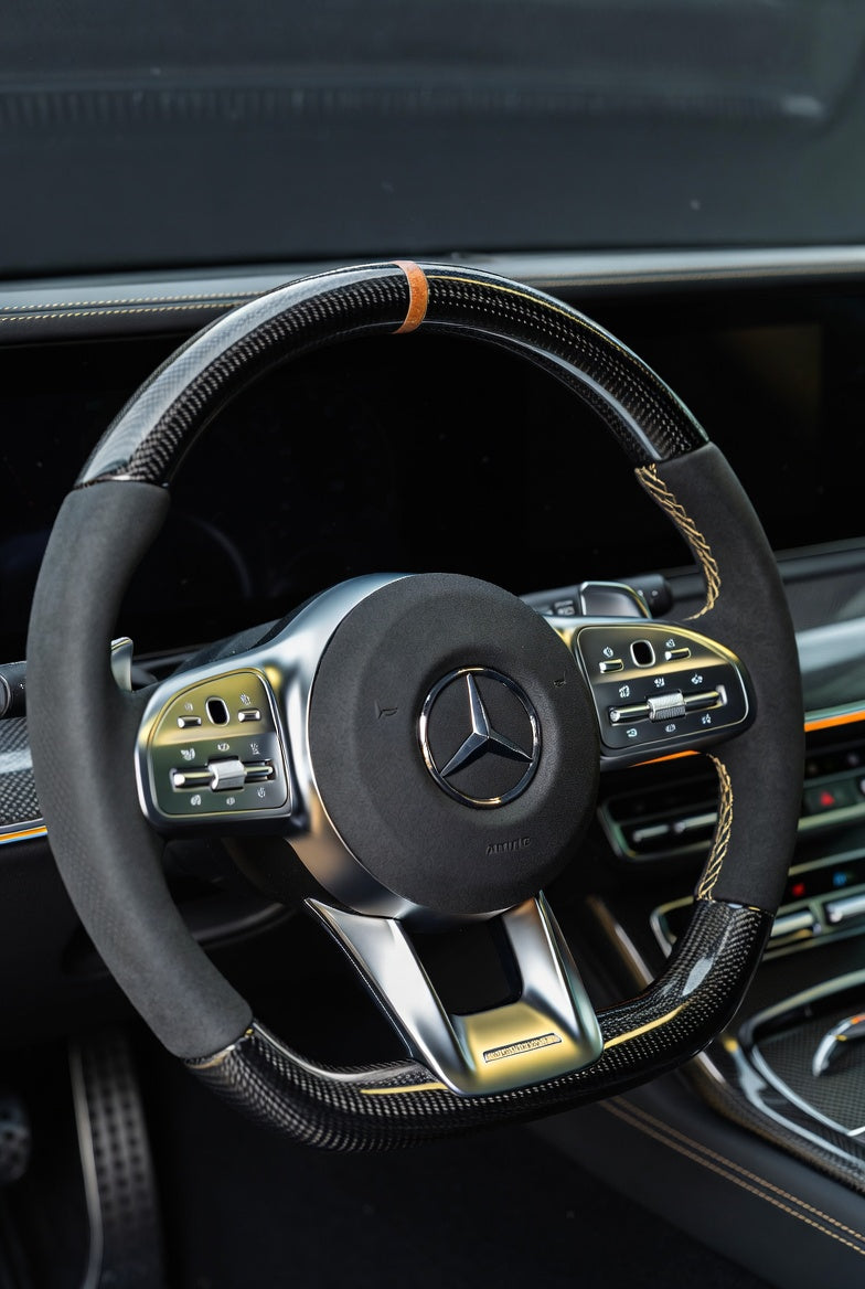 MERCEDES : Volant sur-mesure en Alcantara